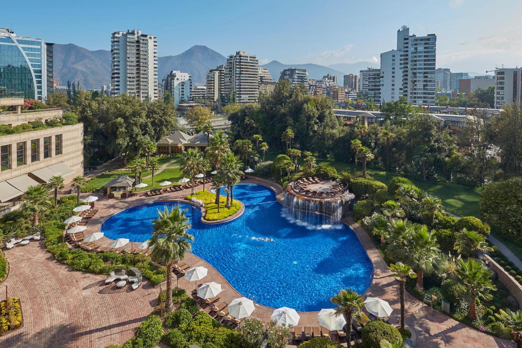 Отель Mandarin Oriental, Сантьяго Экстерьер фото The swimming pool at the hotel